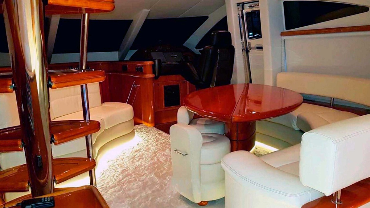 Арнеда яхты Sunseeker 64 с флайбриджем в Дубае, ОАЭ